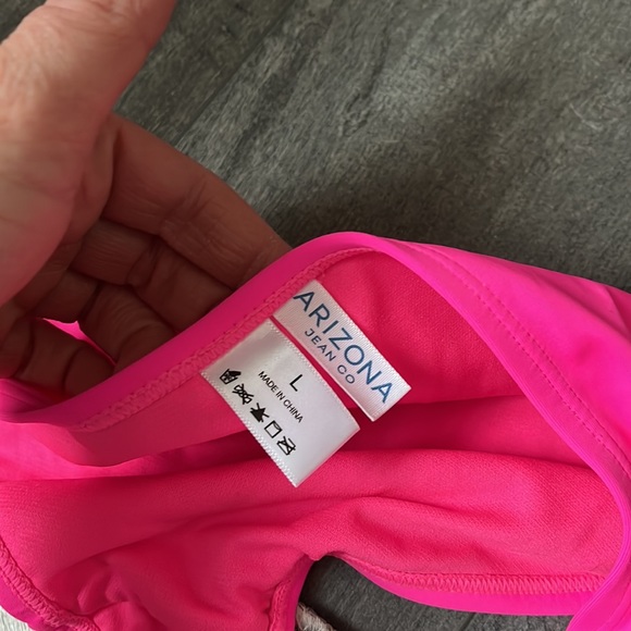 Hot pink bikini - Picture 2 of 4